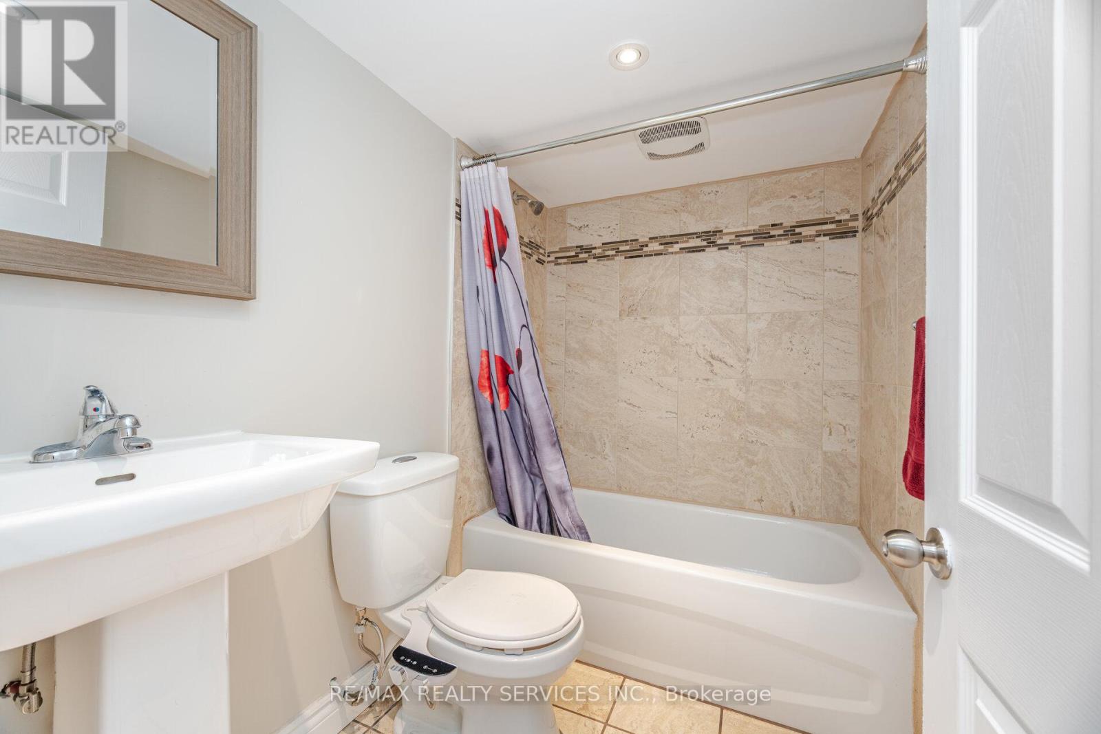 Photo 40 of 162 Sussexvale Drive, Brampton ON