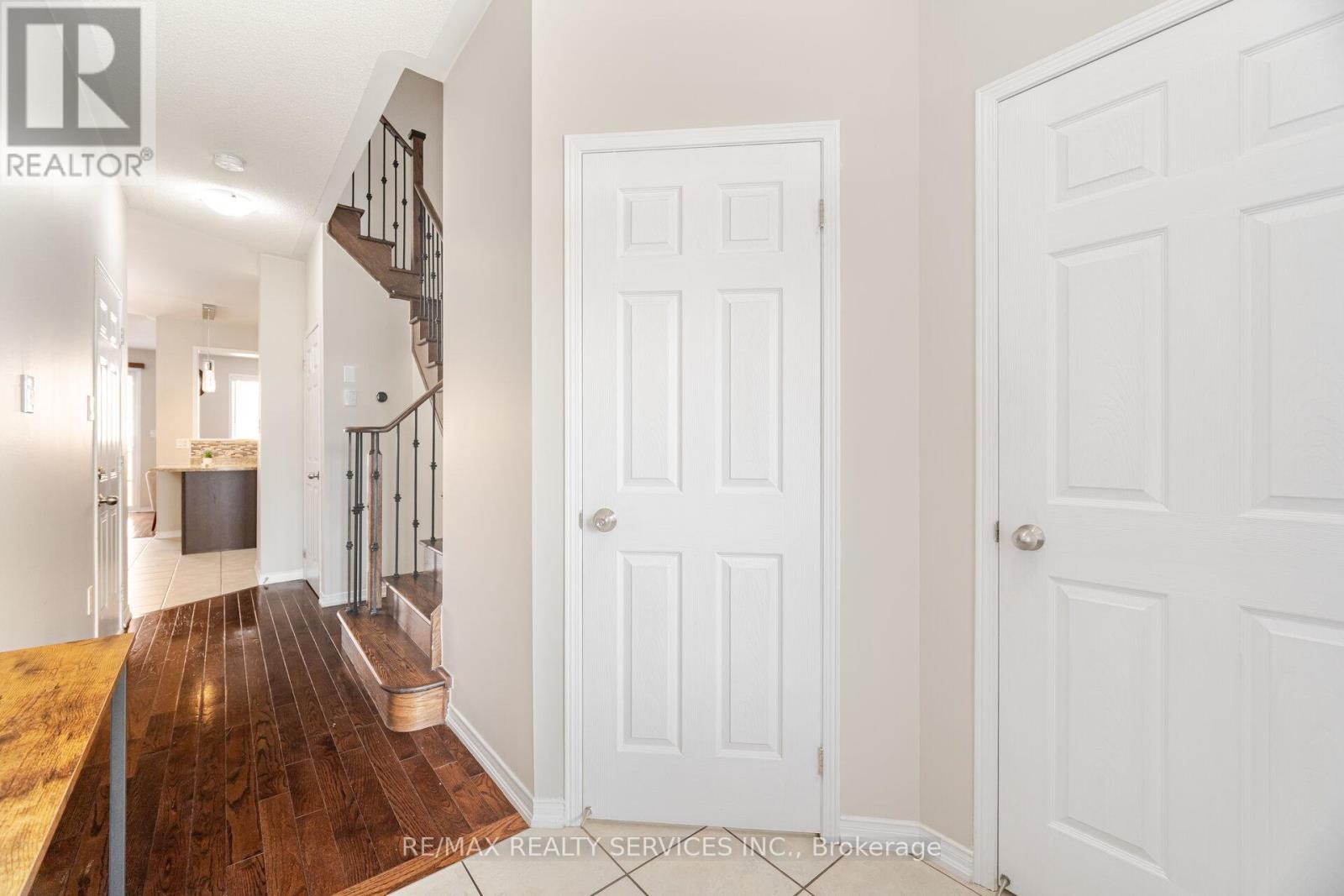 Photo 6 of 162 Sussexvale Drive, Brampton ON