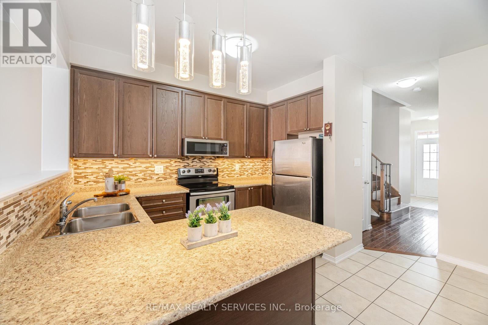 Photo 7 of 162 Sussexvale Drive, Brampton ON