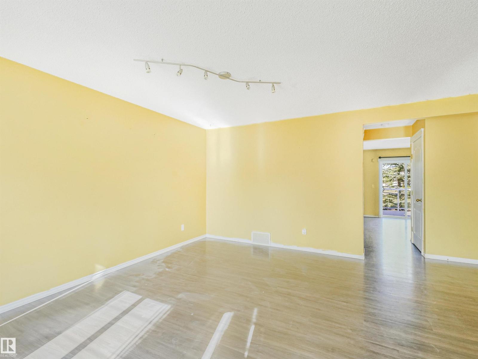 Photo 10 of 57 3380 28 A Av Nw, Edmonton AB
