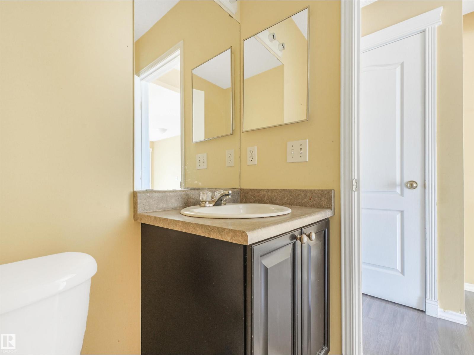 Photo 23 of 57 3380 28 A Av Nw, Edmonton AB