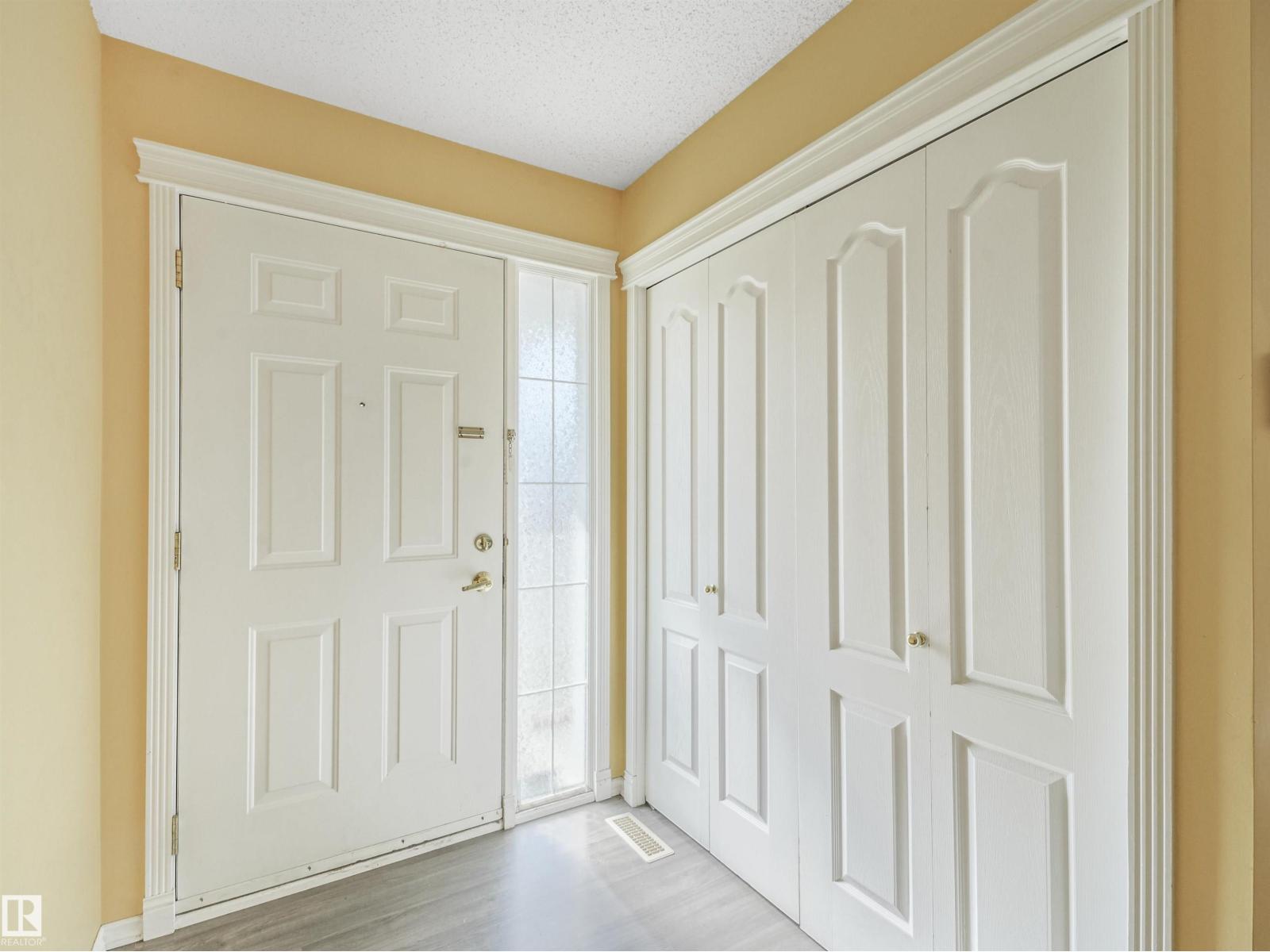 Photo 5 of 57 3380 28 A Av Nw, Edmonton AB