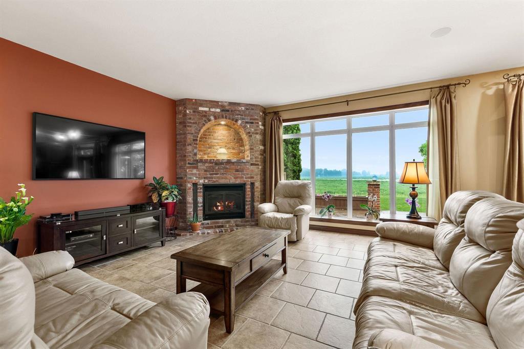 Photo 12 of 134 Granite Park Boulevard, Steinbach MB