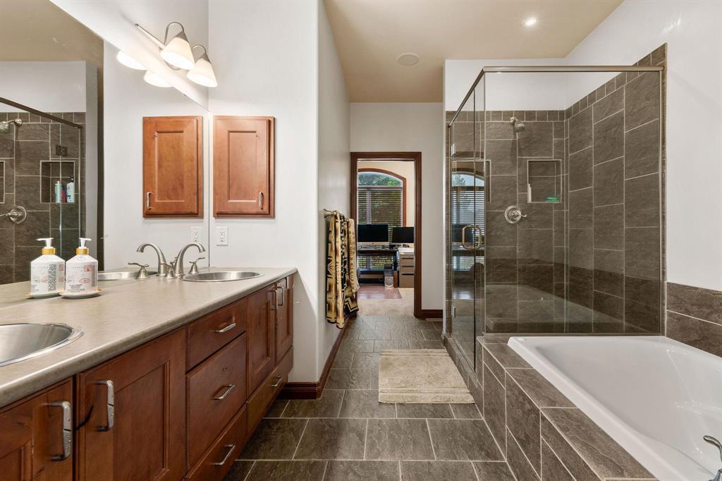 Photo 25 of 134 Granite Park Boulevard, Steinbach MB