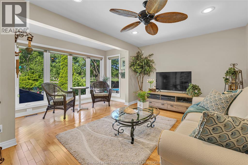 Photo 9 of 4159 Roseland Drive, Windsor ON