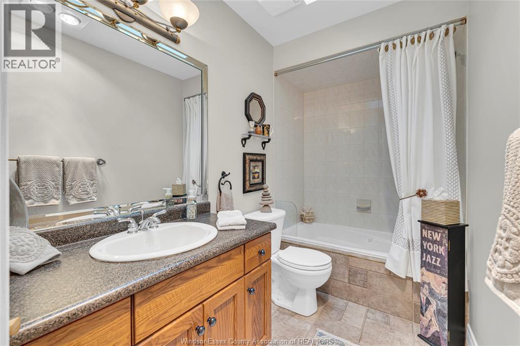 Photo 13 of 4159 Roseland Drive, Windsor ON