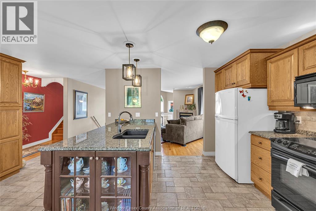 Photo 4 of 4159 Roseland Drive, Windsor ON