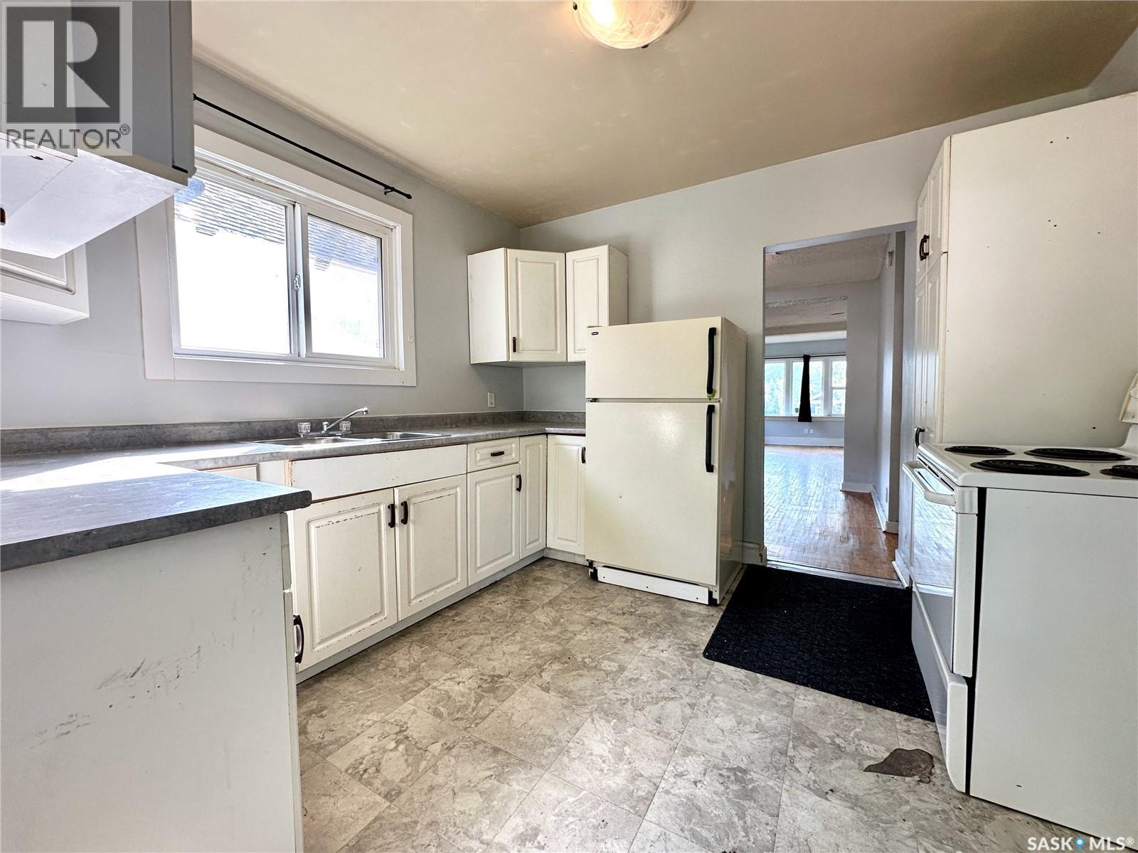 Photo 11 of 314 26th Street W, Saskatoon SK