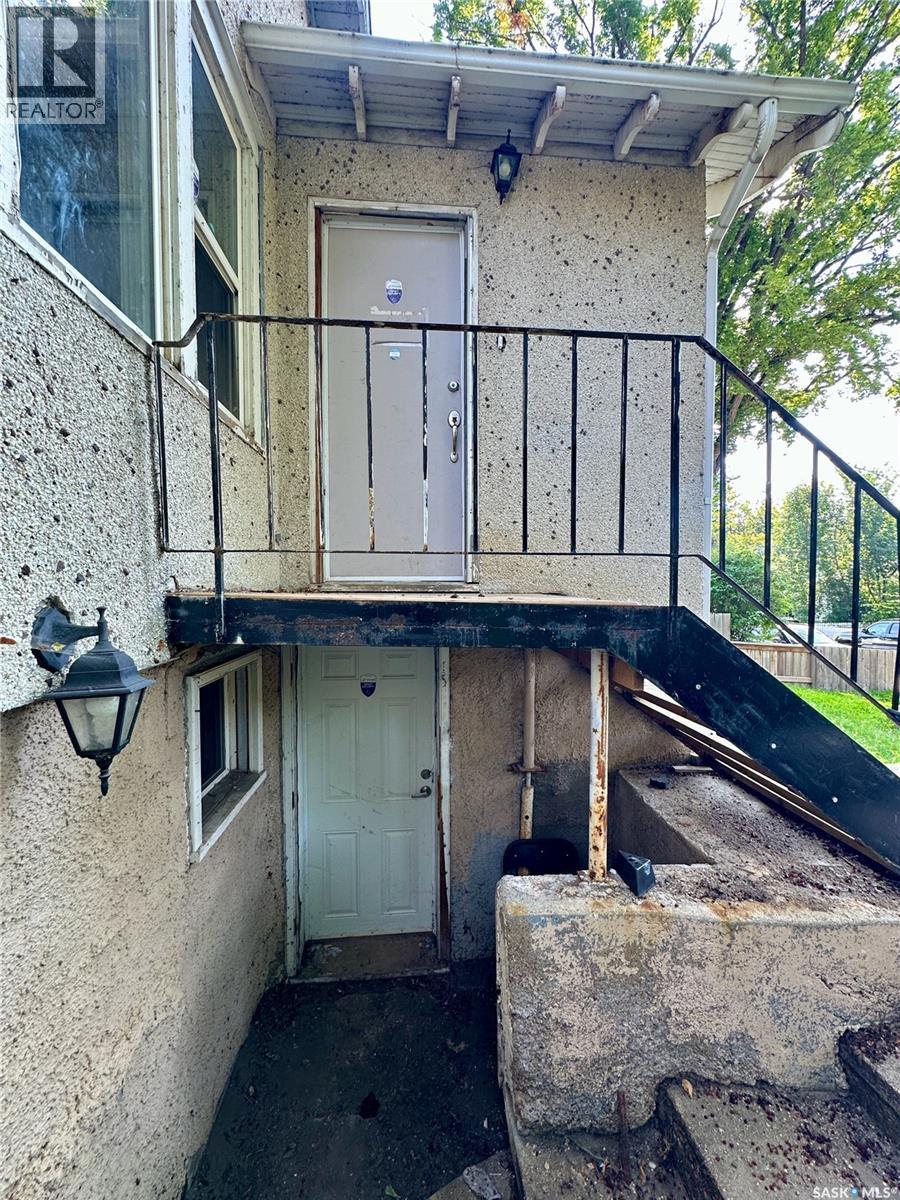Photo 3 of 314 26th Street W, Saskatoon SK
