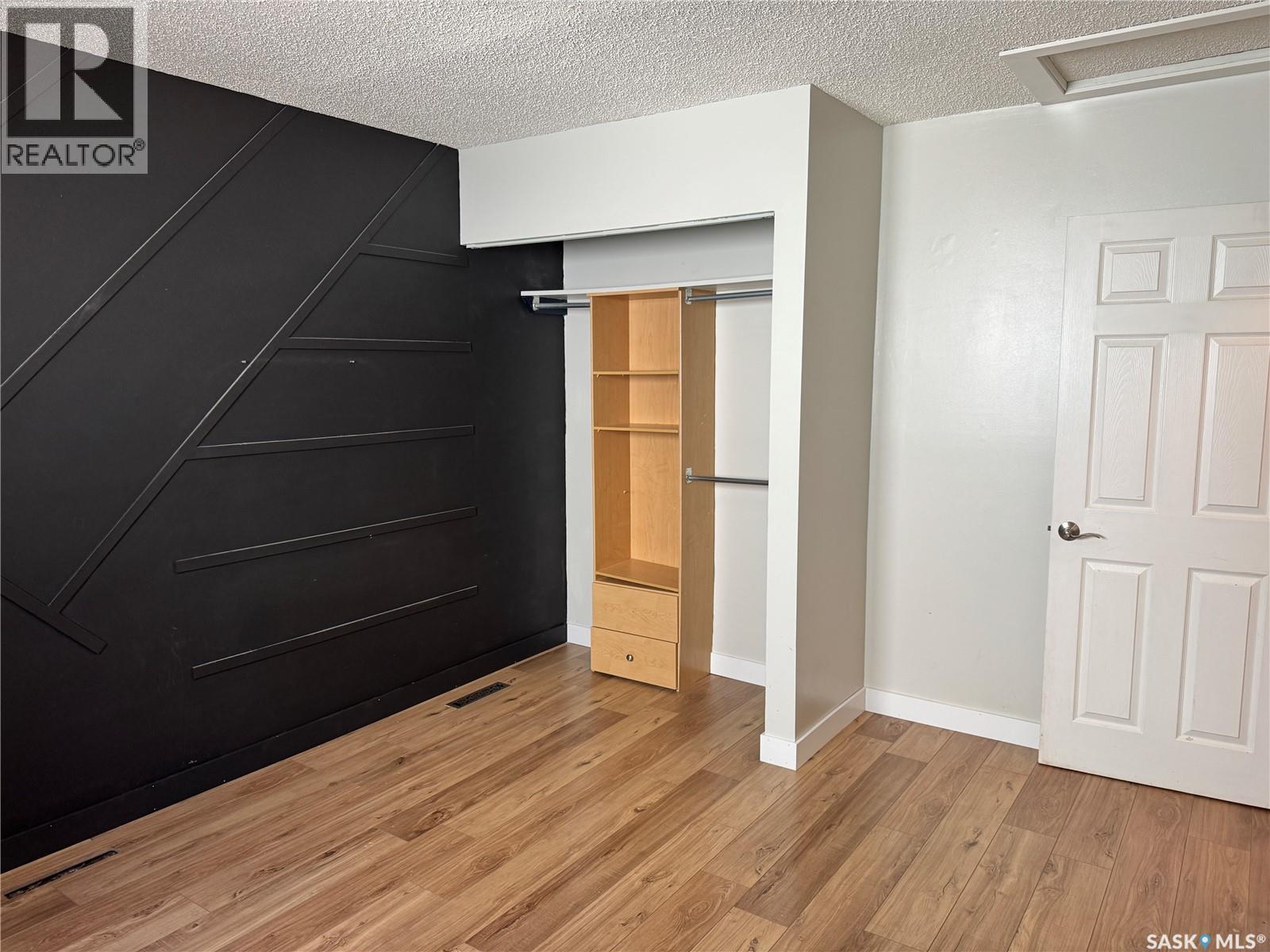Photo 18 of 414 Witney Avenue N, Saskatoon SK