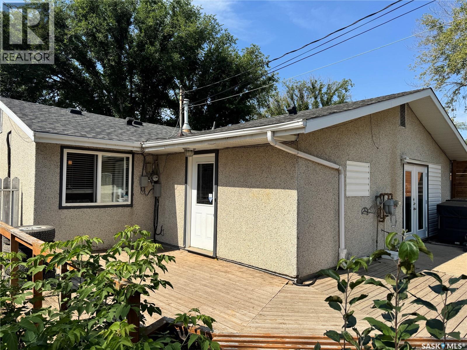 Photo 27 of 414 Witney Avenue N, Saskatoon SK