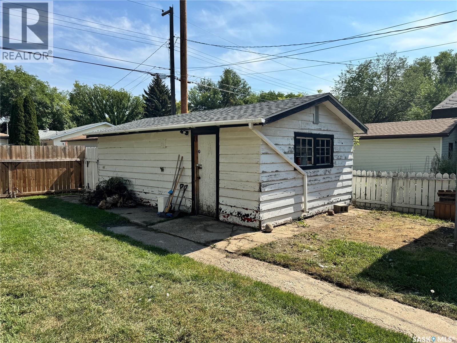 Photo 31 of 414 Witney Avenue N, Saskatoon SK