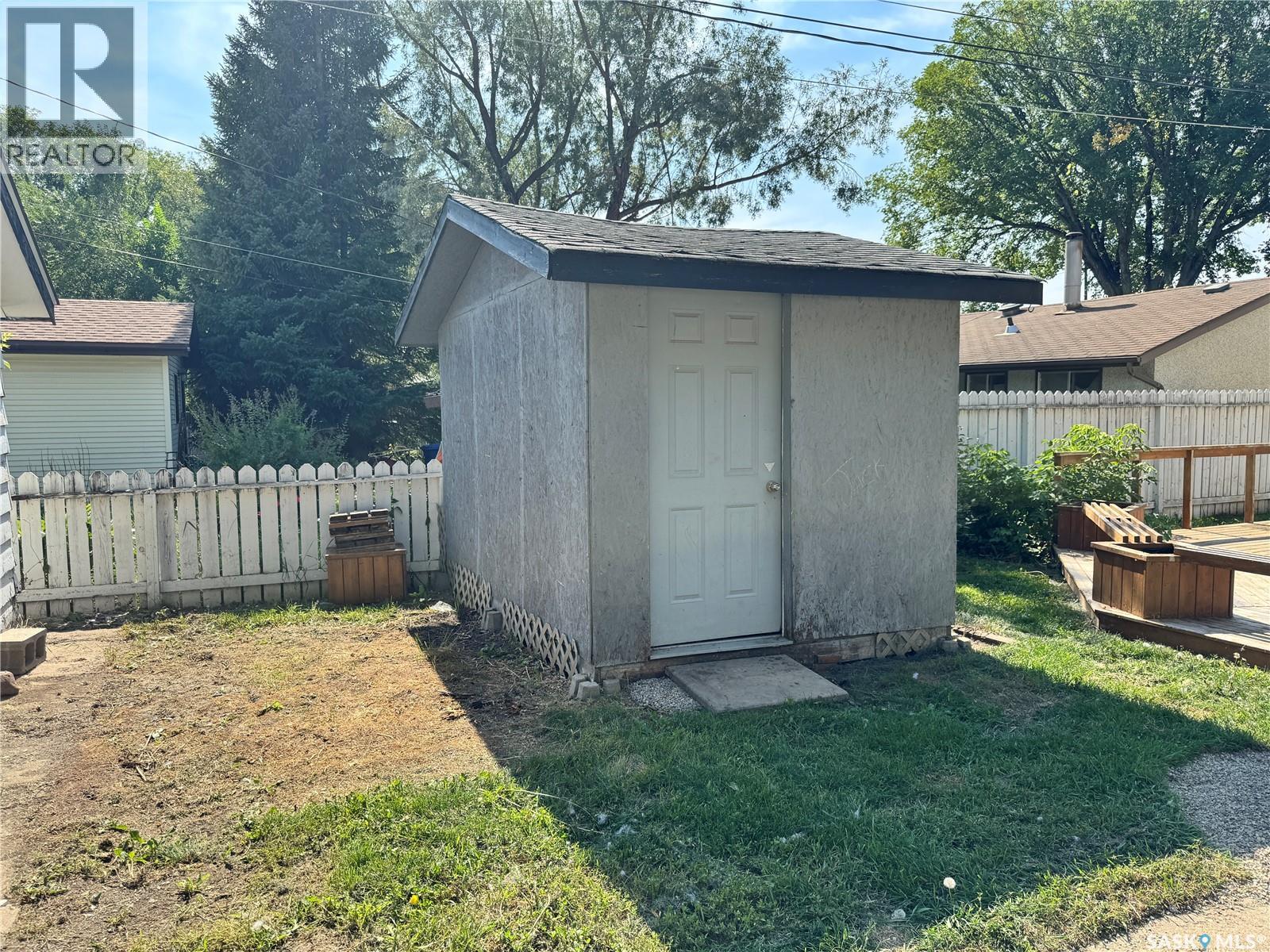 Photo 32 of 414 Witney Avenue N, Saskatoon SK