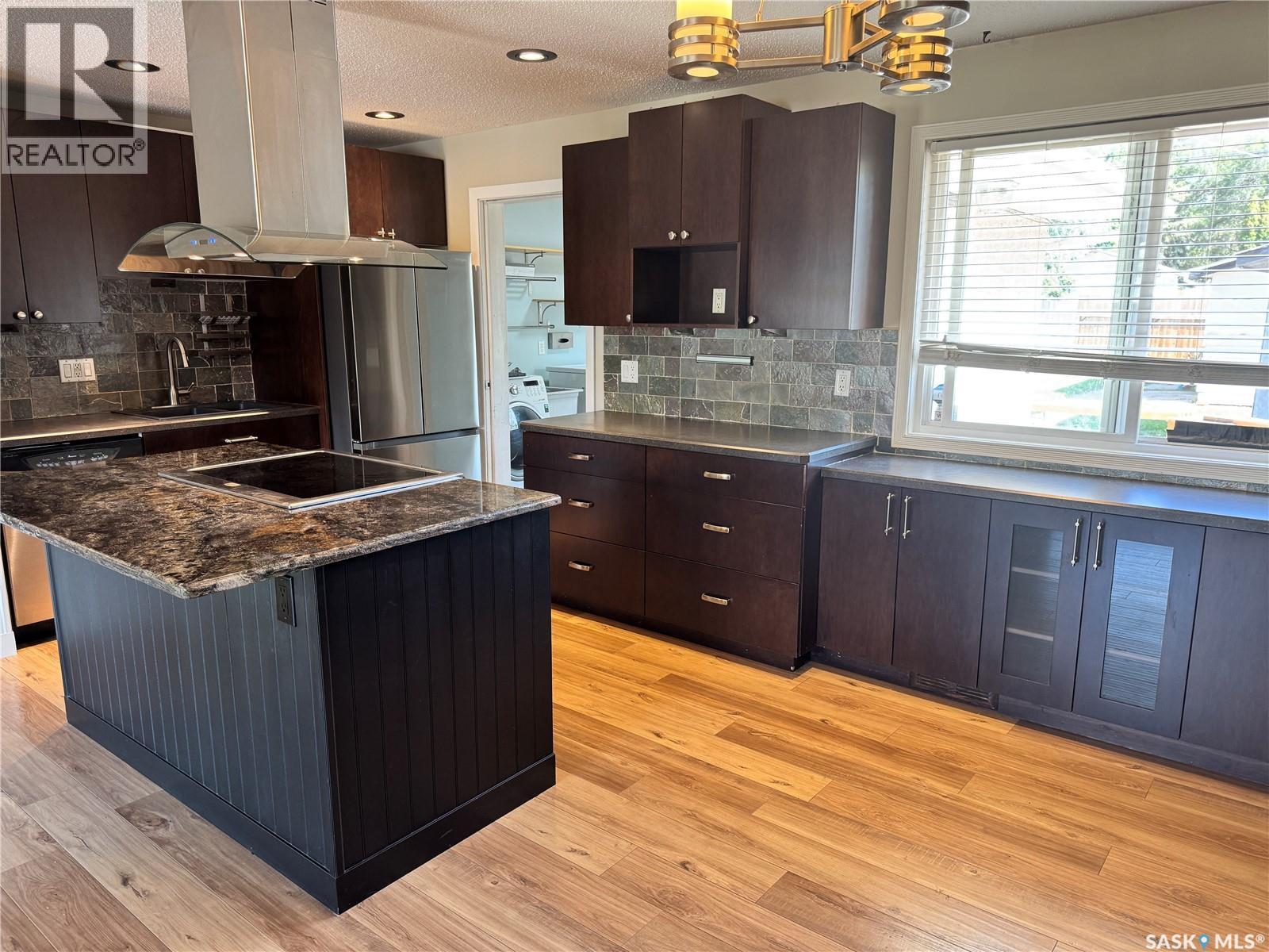 Photo 9 of 414 Witney Avenue N, Saskatoon SK