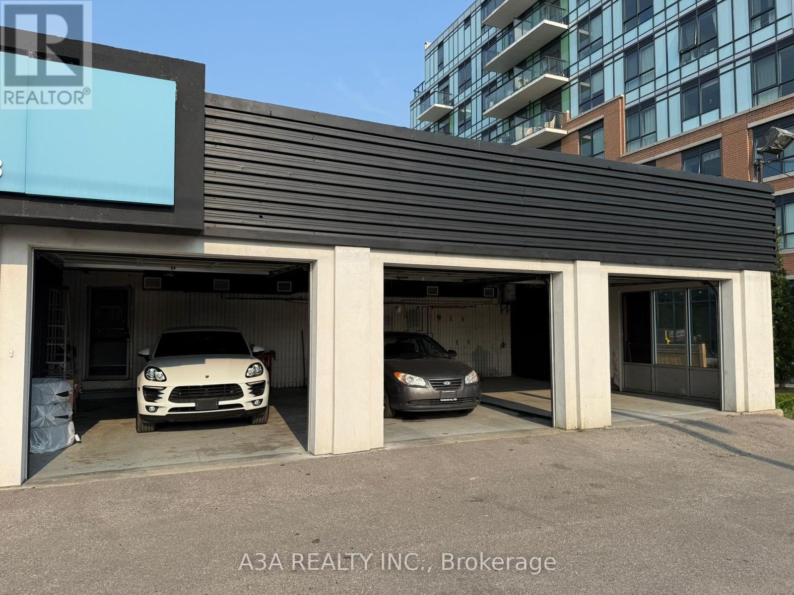 Photo 1 of South 11623 Yonge Street, Richmond Hill ON