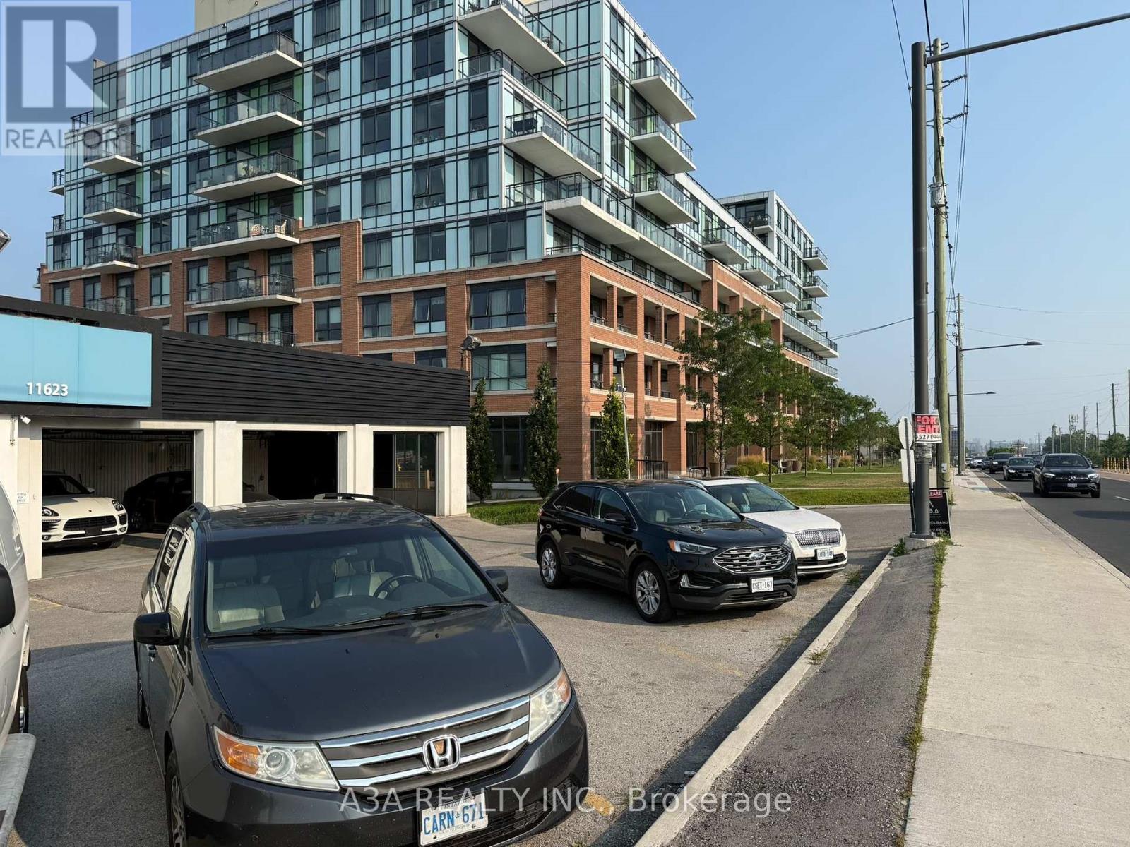 Photo 2 of South 11623 Yonge Street, Richmond Hill ON