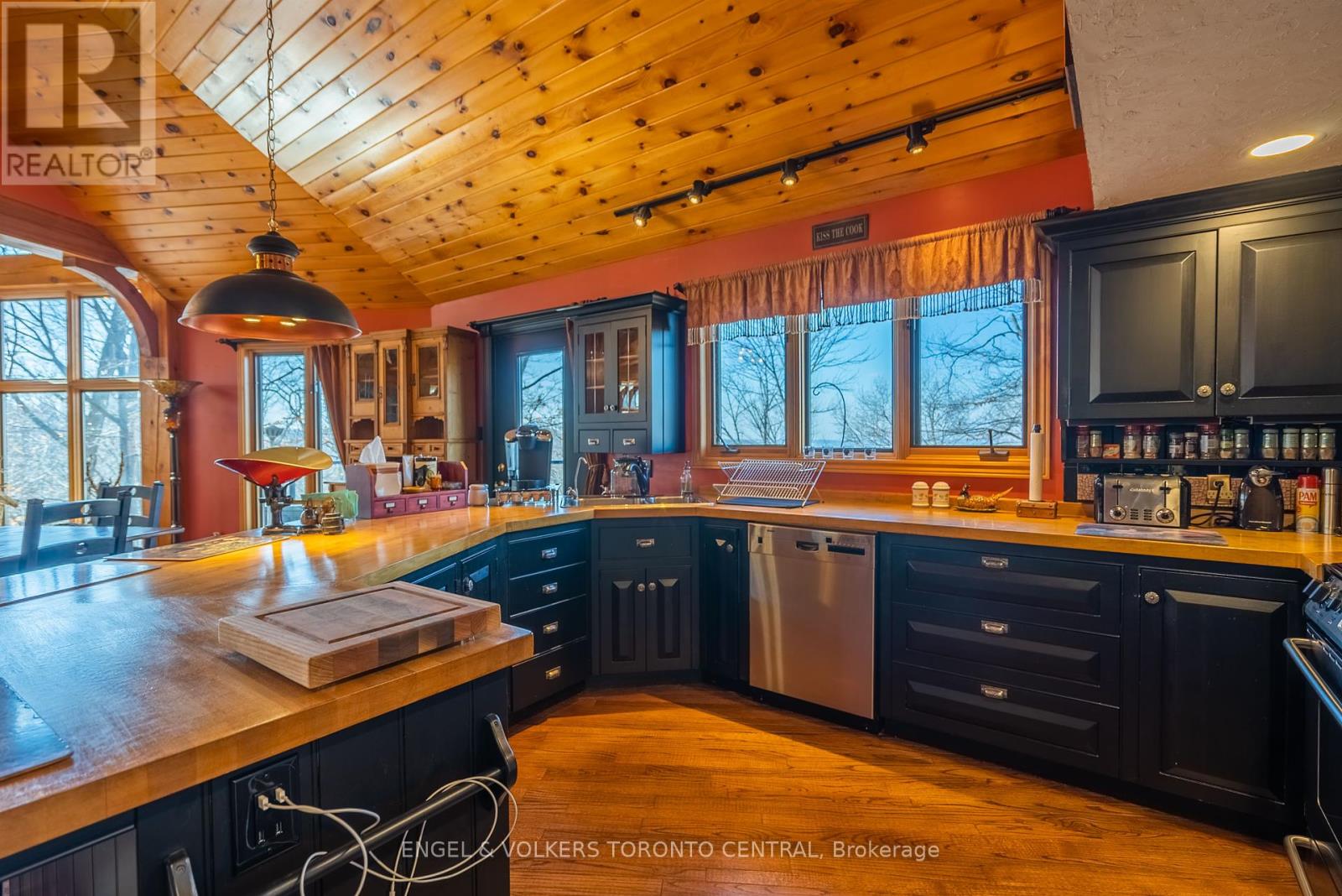 Photo 10 of 11 Valleycrest Drive, Oromedonte ON