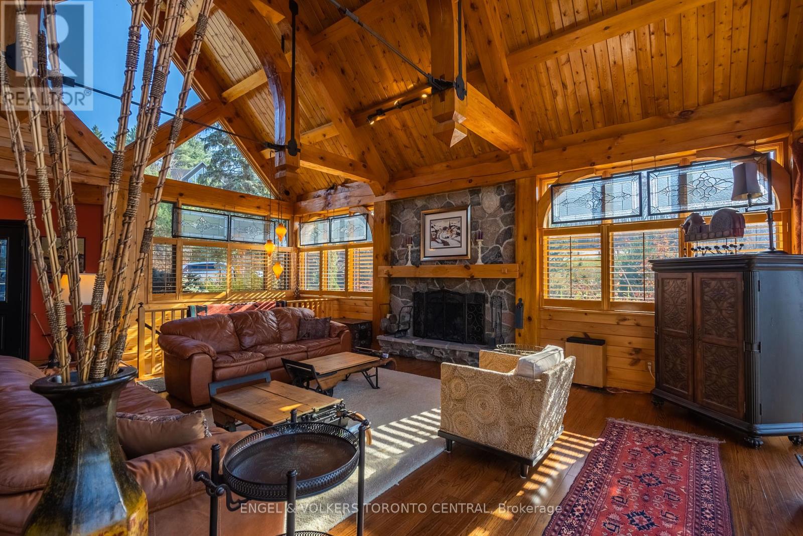 Photo 4 of 11 Valleycrest Drive, Oromedonte ON