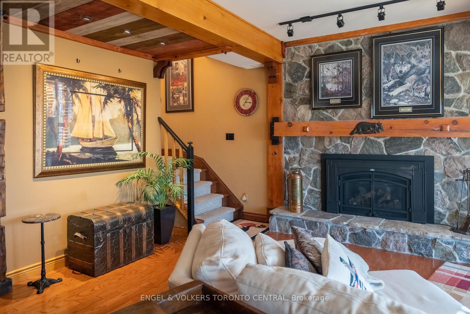 Photo 44 of 11 Valleycrest Drive, Oromedonte ON