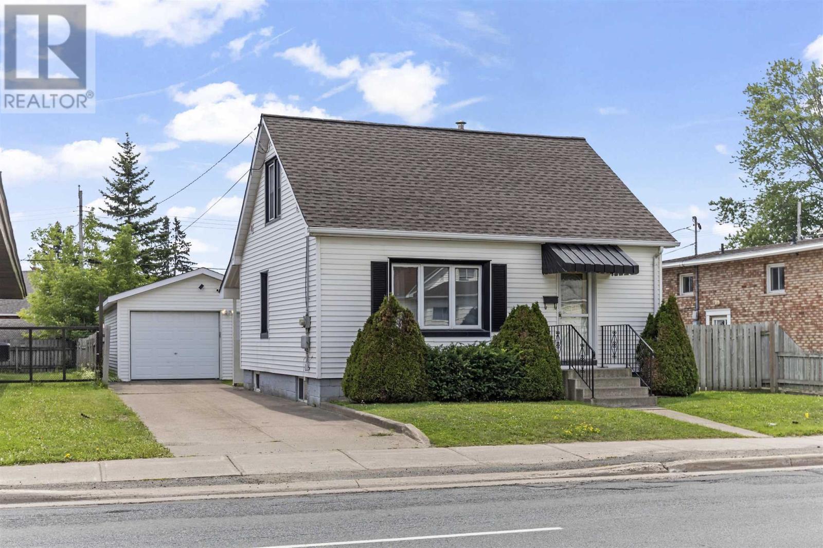 Photo 1 of 1287 Wellington St E, Sault Ste Marie ON
