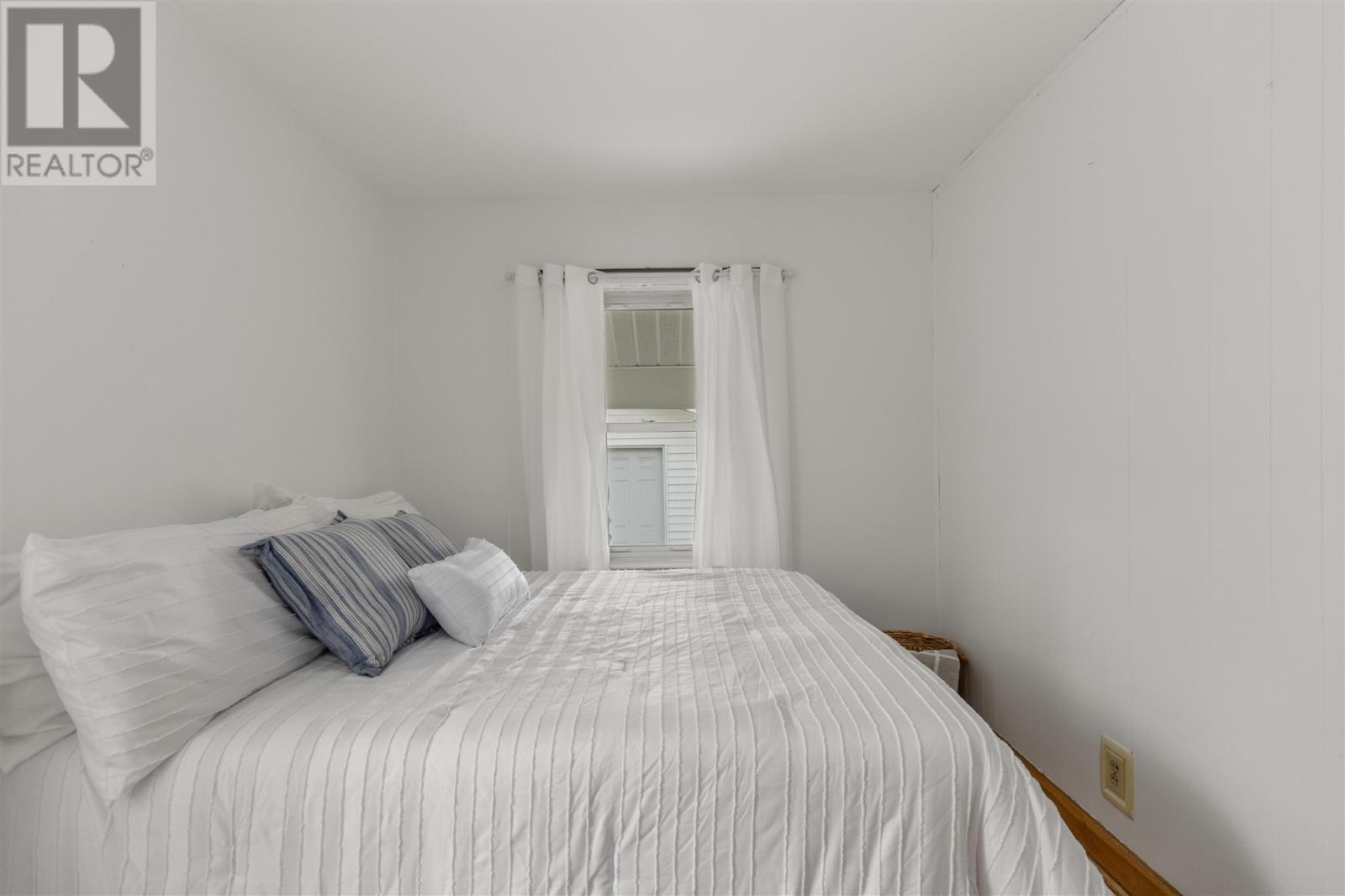 Photo 13 of 1287 Wellington St E, Sault Ste Marie ON