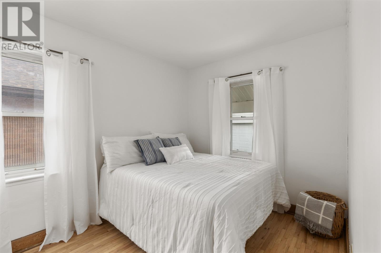 Photo 12 of 1287 Wellington St E, Sault Ste Marie ON
