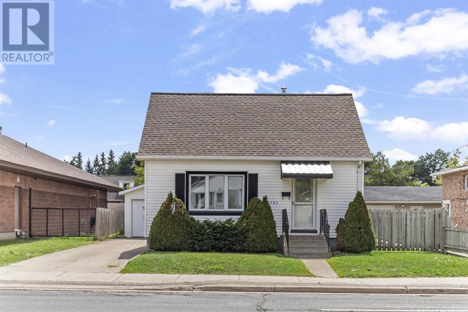 Photo 2 of 1287 Wellington St E, Sault Ste Marie ON