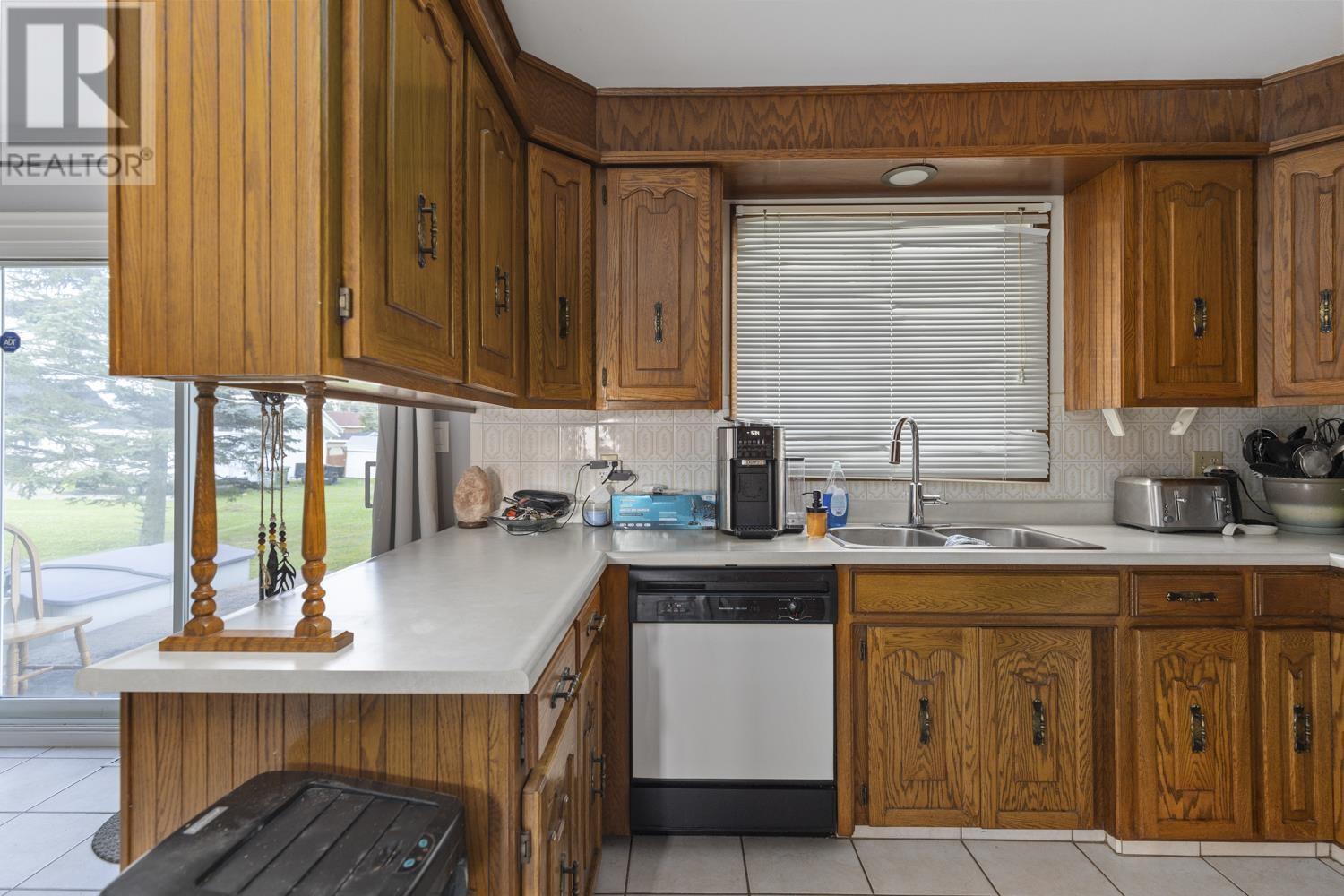 Photo 21 of 530 Farwell Ter, Sault Ste Marie ON