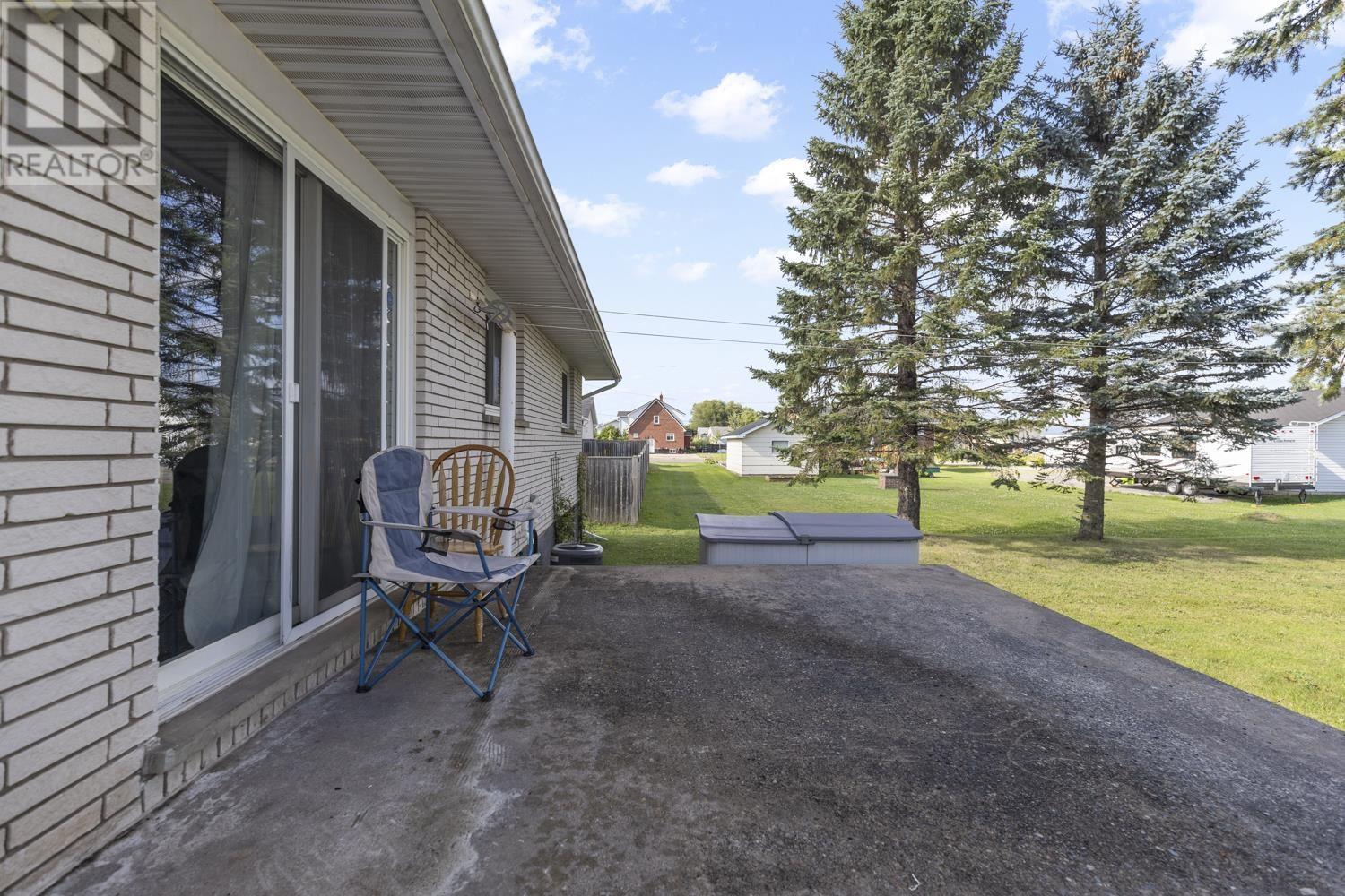 Photo 4 of 530 Farwell Ter, Sault Ste Marie ON