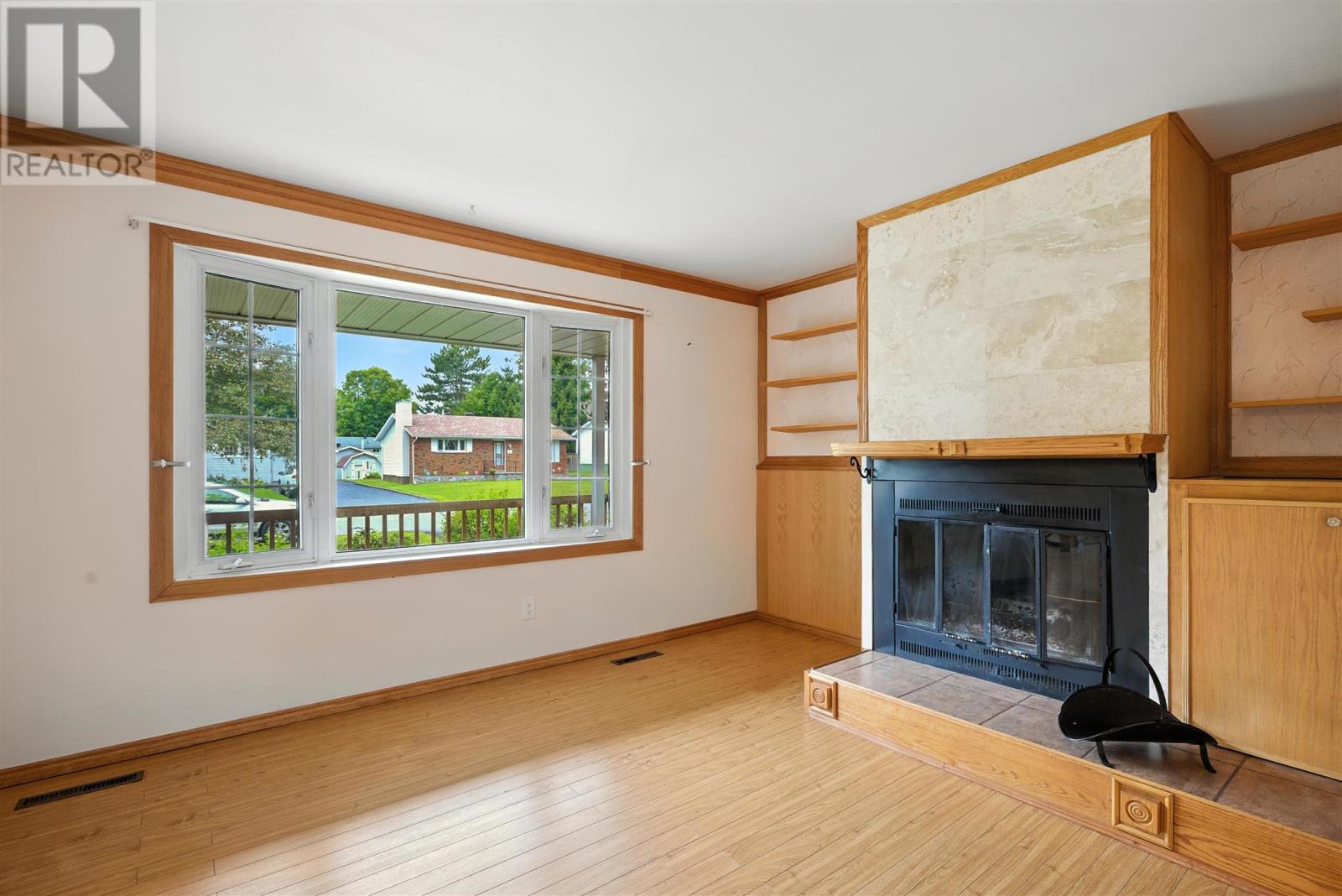 Photo 11 of 30 Chicora Cres, Sault Ste Marie ON