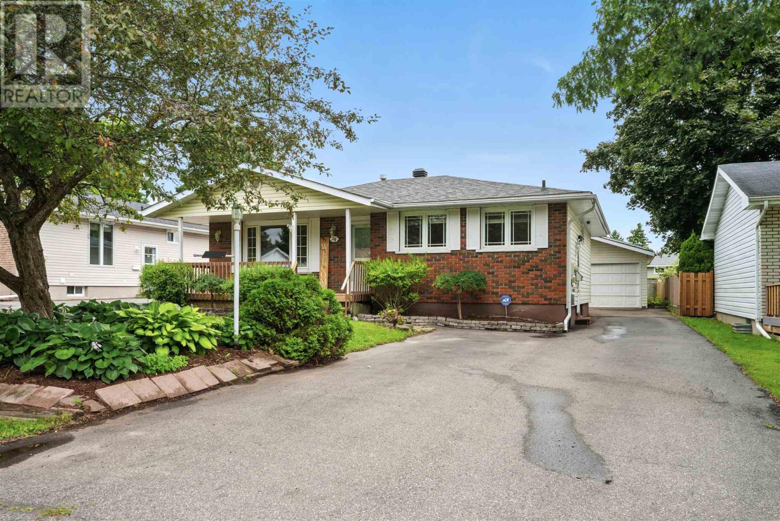Photo 1 of 30 Chicora Cres, Sault Ste Marie ON