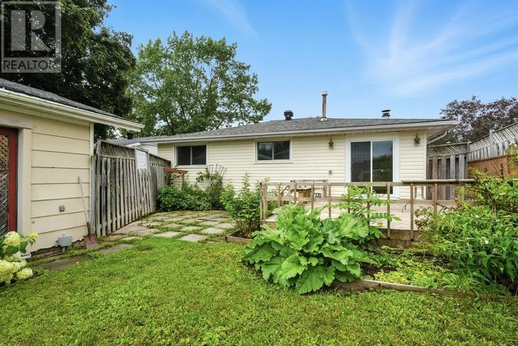 Photo 5 of 30 Chicora Cres, Sault Ste Marie ON