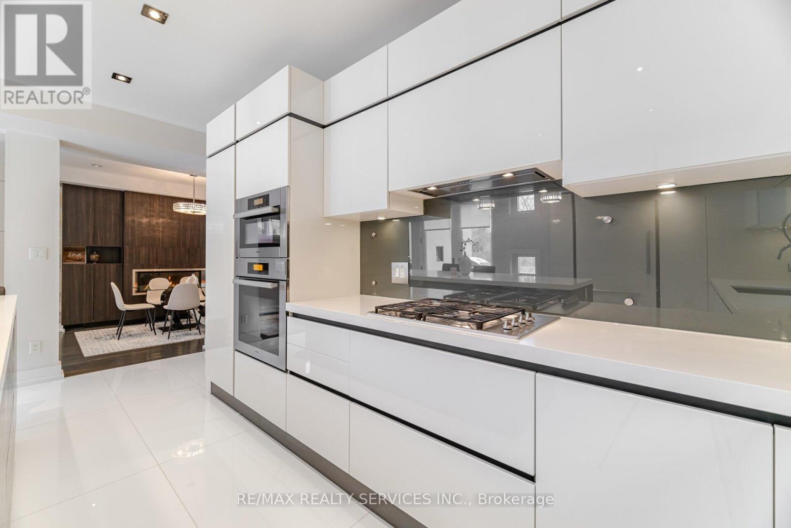 Photo 12 of 685 Montbeck Crescent, Mississauga ON