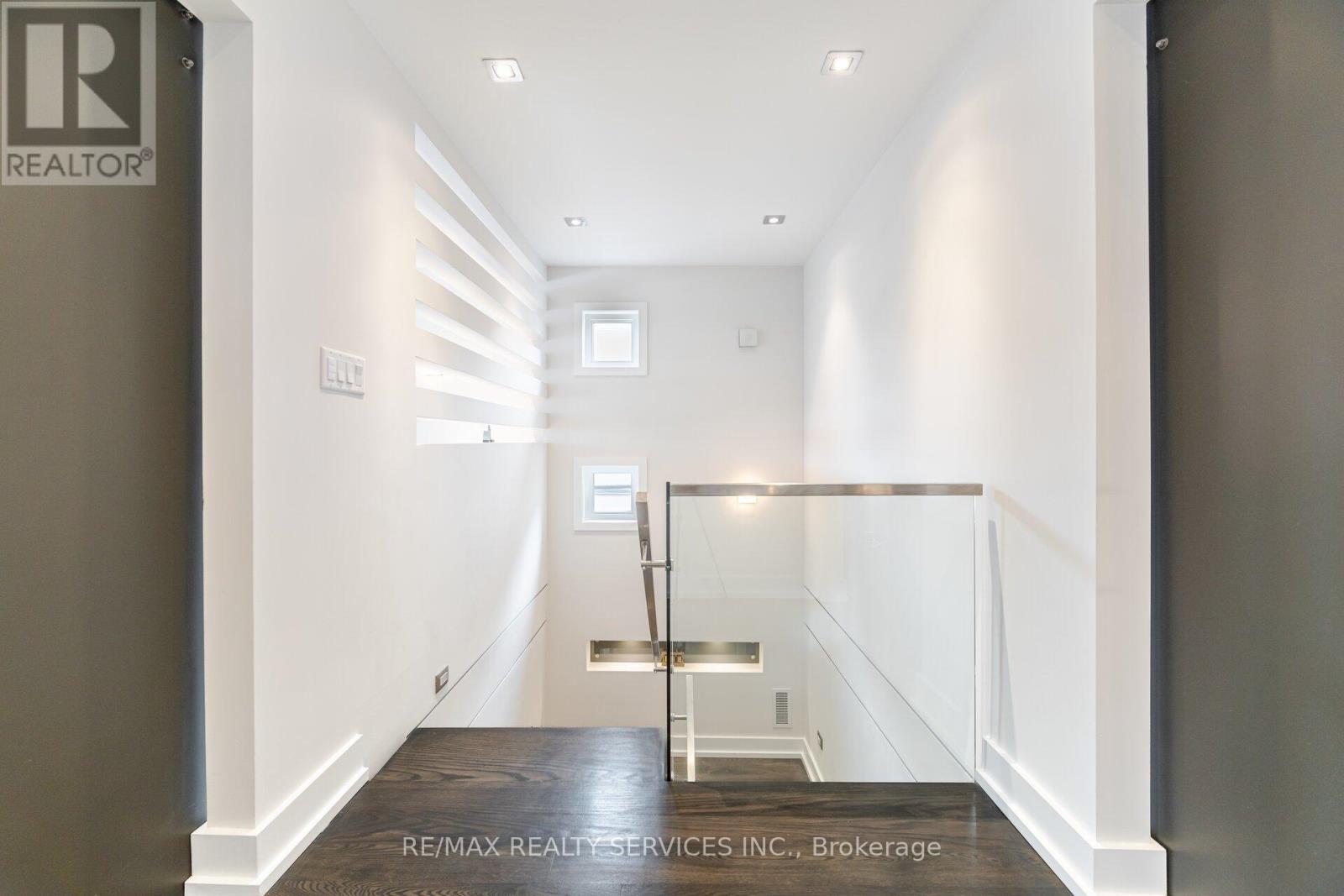 Photo 29 of 685 Montbeck Crescent, Mississauga ON