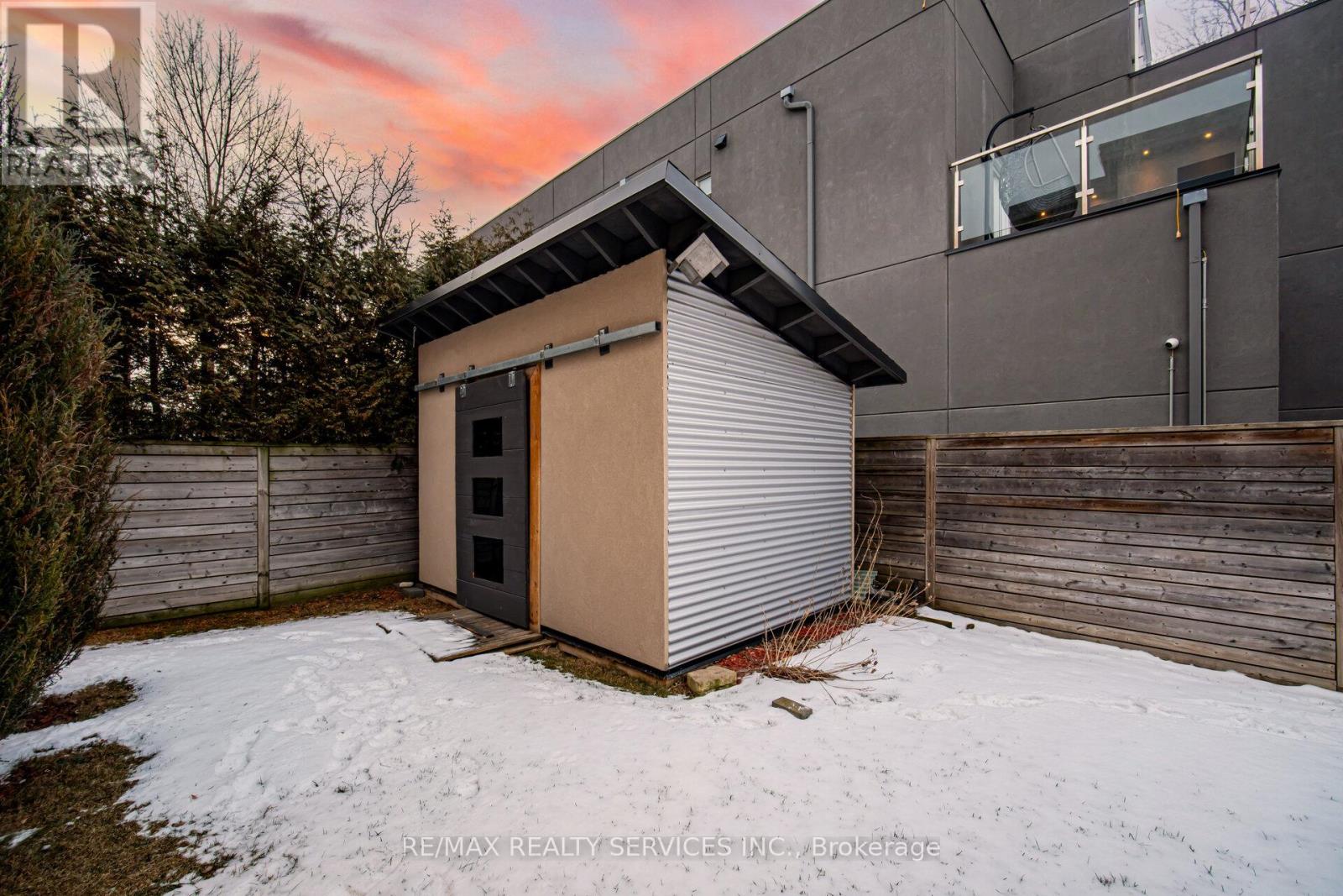Photo 45 of 685 Montbeck Crescent, Mississauga ON