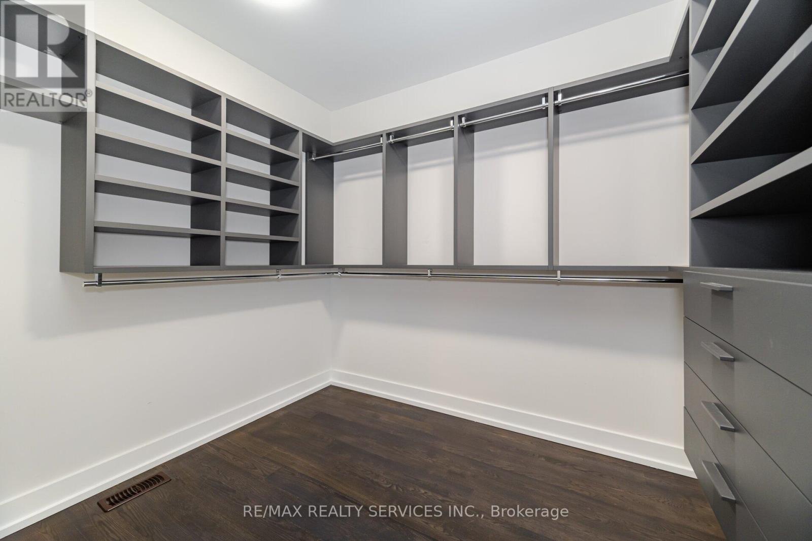 Photo 21 of 685 Montbeck Crescent, Mississauga ON