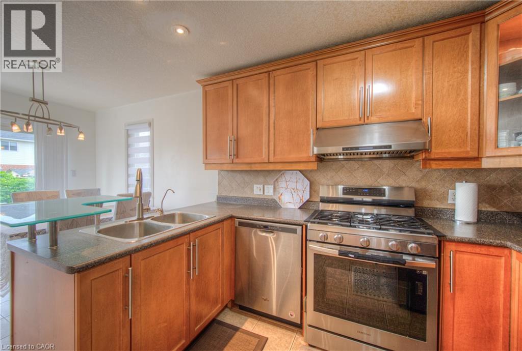 Photo 10 of 428 Wake Robin Crescent, Kitchener ON