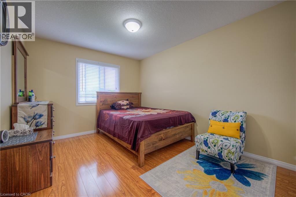 Photo 15 of 428 Wake Robin Crescent, Kitchener ON