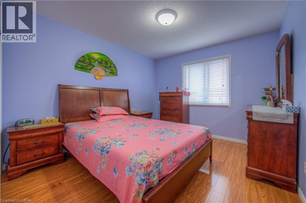 Photo 16 of 428 Wake Robin Crescent, Kitchener ON