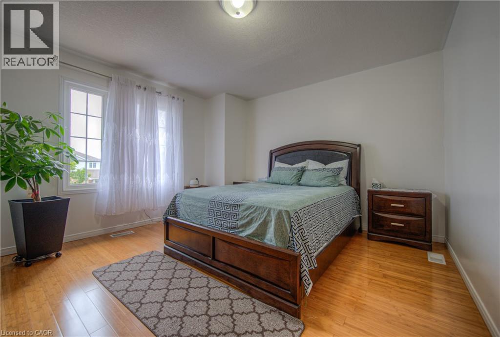 Photo 17 of 428 Wake Robin Crescent, Kitchener ON