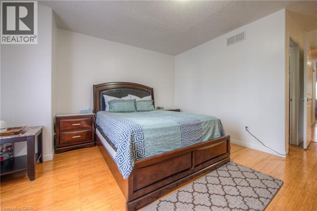 Photo 18 of 428 Wake Robin Crescent, Kitchener ON