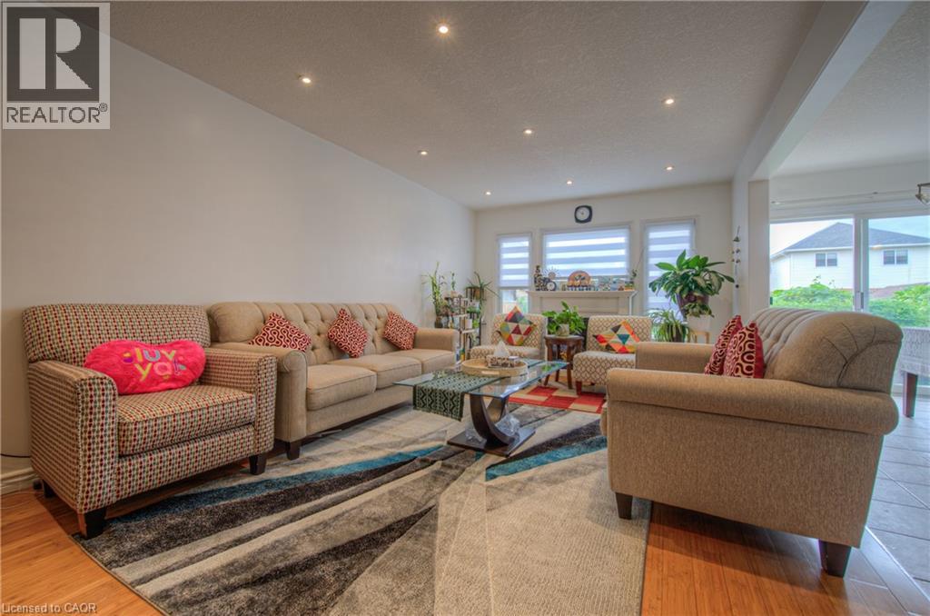 Photo 5 of 428 Wake Robin Crescent, Kitchener ON