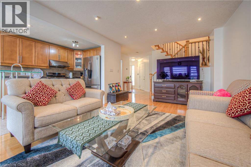 Photo 7 of 428 Wake Robin Crescent, Kitchener ON