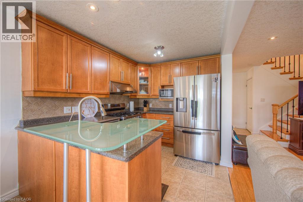 Photo 8 of 428 Wake Robin Crescent, Kitchener ON