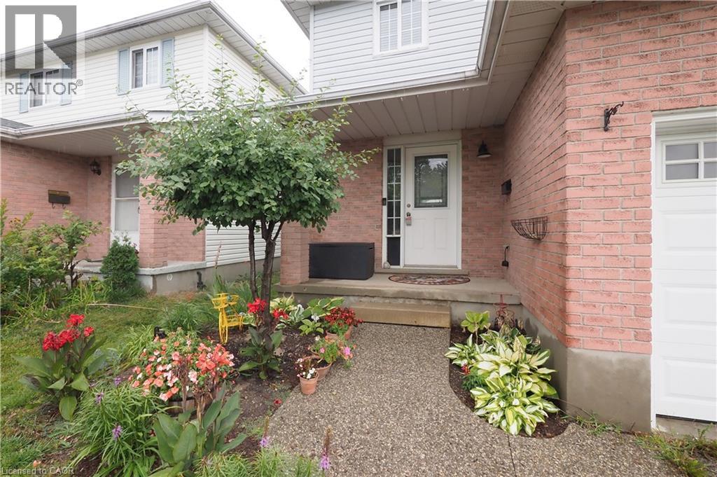 Photo 2 of 22 Beechmanor Crescent, Kitchener ON