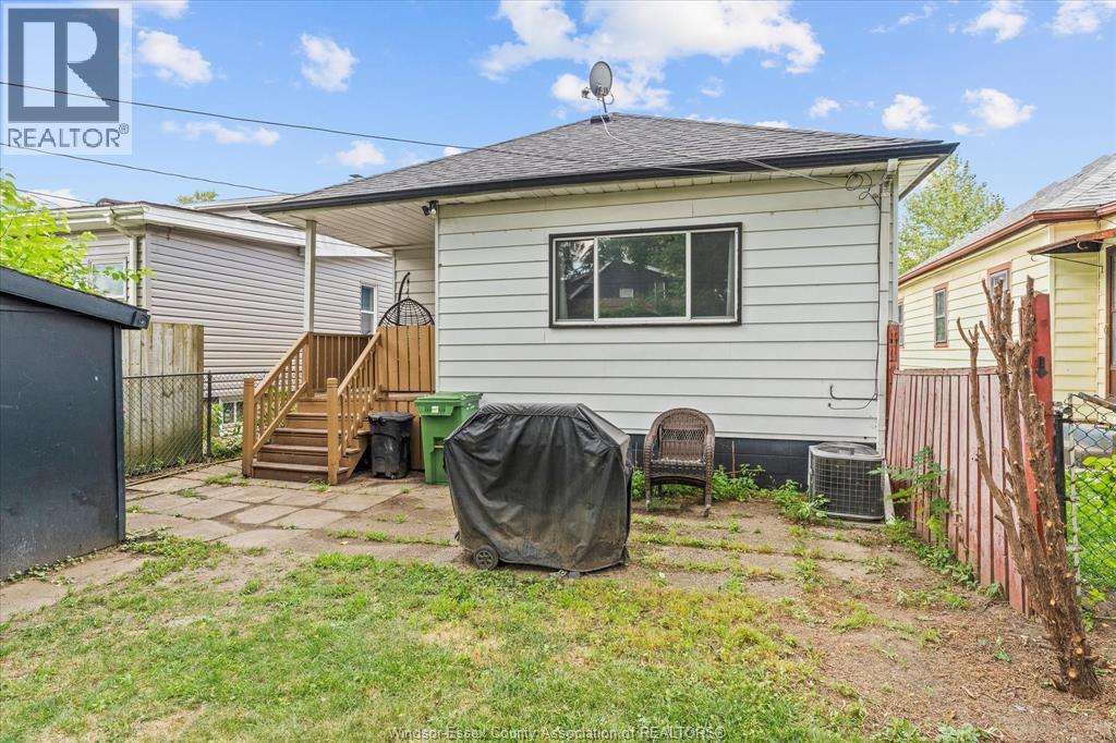 Photo 25 of 990 Campbell, Windsor ON