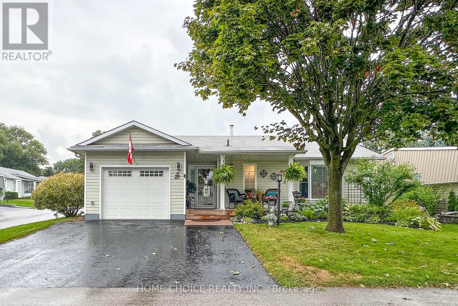Photo 1 of 29 Cornerbrook Court, Clarington ON