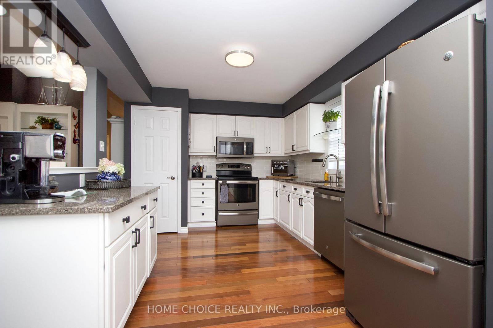 Photo 13 of 29 Cornerbrook Court, Clarington ON