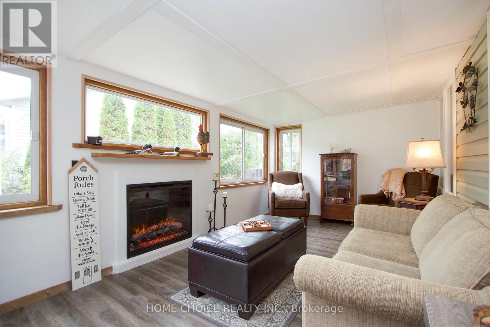 Photo 18 of 29 Cornerbrook Court, Clarington ON