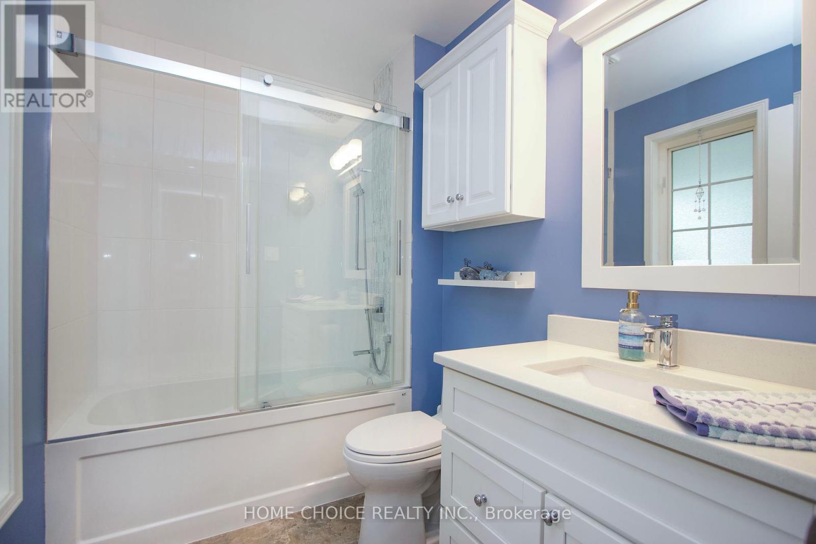 Photo 24 of 29 Cornerbrook Court, Clarington ON